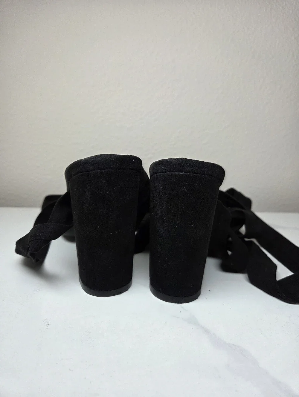Wild Diva Lounge Black Faux Suede Lace Up Wrap Around Block Heel Sandals Size 6
